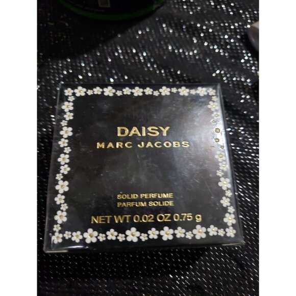 Marc Jacobs Daisy Solid Perfume Necklace Gold Pouch GARDENIA JASMINE VIOET MUSK - Picture 4 of 4